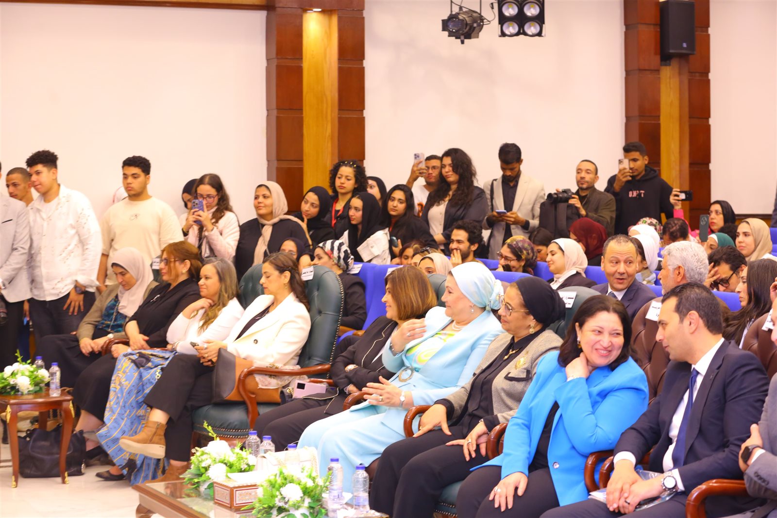 وزيرة التضامن تكرم نجوم وصناع مسلسل "لام شمسية" 22 وزيرة التضامن تكرم نجوم وصناع مسلسل "لام شمسية"