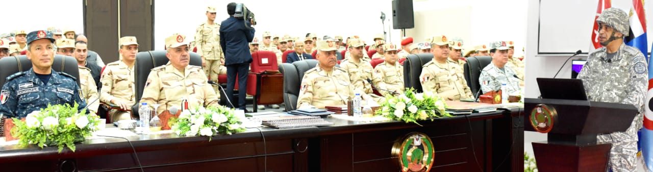 وزير الدفاع يشهد تنفيذ المرحلة الرئيسية لمشروع مراكز القيادة التعبوي لقوات الدفاع الجوي والقوات الجوية.. فيديو وصور 4 وزير الدفاع يشهد تنفيذ المرحلة الرئيسية لمشروع مراكز القيادة التعبوي لقوات الدفاع الجوي والقوات الجوية.. فيديو وصور