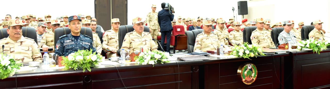 وزير الدفاع يشهد تنفيذ المرحلة الرئيسية لمشروع مراكز القيادة التعبوي لقوات الدفاع الجوي والقوات الجوية.. فيديو وصور 5 وزير الدفاع يشهد تنفيذ المرحلة الرئيسية لمشروع مراكز القيادة التعبوي لقوات الدفاع الجوي والقوات الجوية.. فيديو وصور