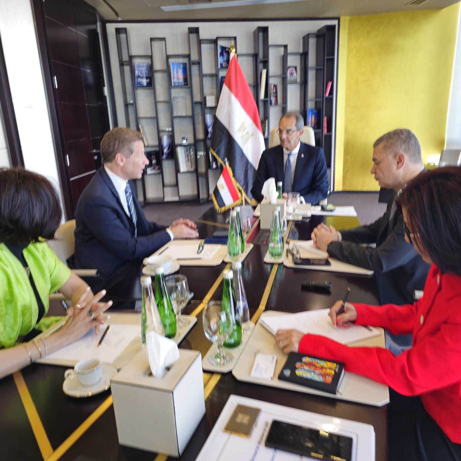 وزير الاتصالات يعقد مباحثات بدبي مع مسؤولين دوليين لبحث فرص الاستثمار 3 وزير الاتصالات يعقد مباحثات بدبي مع مسؤولين دوليين لبحث فرص الاستثمار