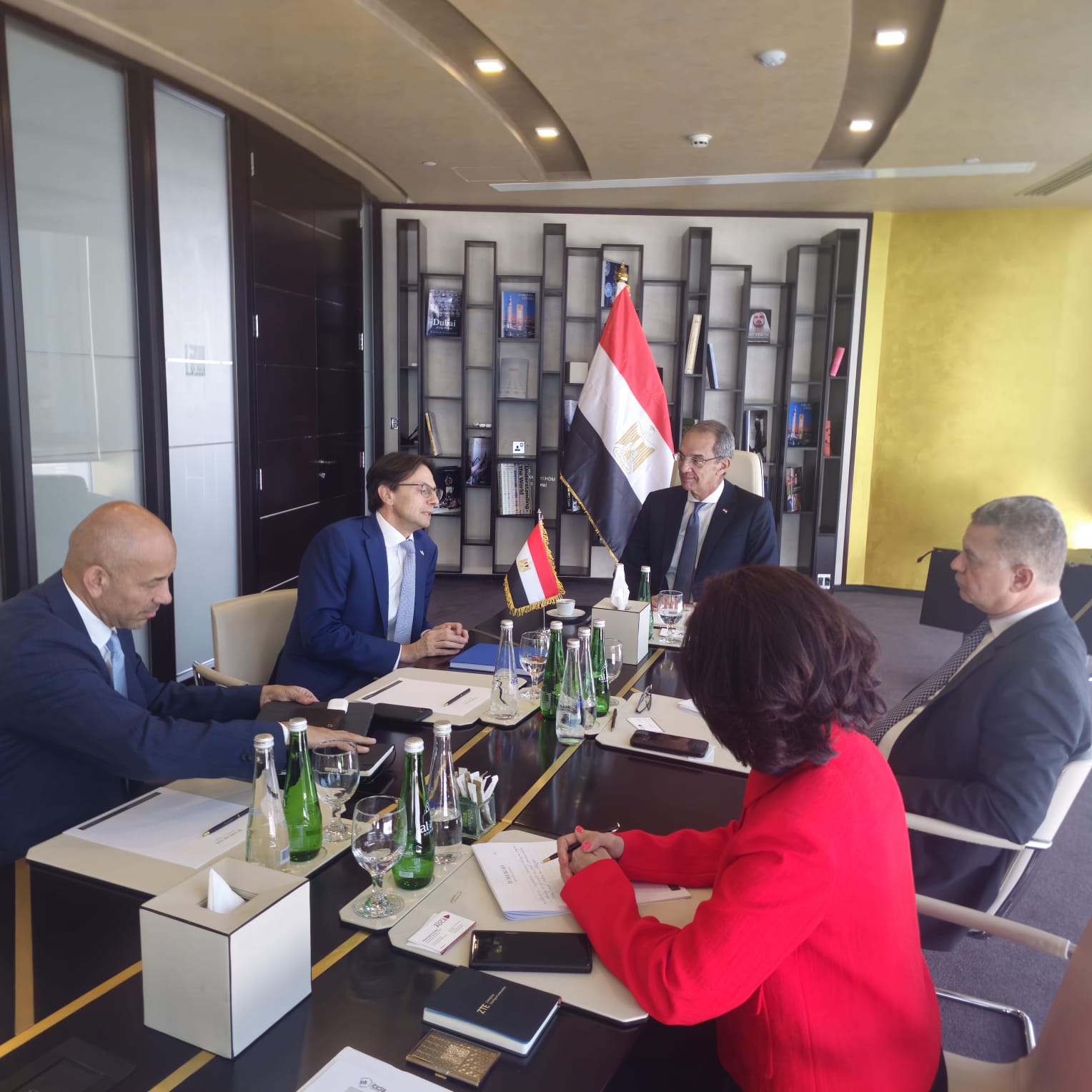 وزير الاتصالات يعقد مباحثات بدبي مع مسؤولين دوليين لبحث فرص الاستثمار 4 وزير الاتصالات يعقد مباحثات بدبي مع مسؤولين دوليين لبحث فرص الاستثمار