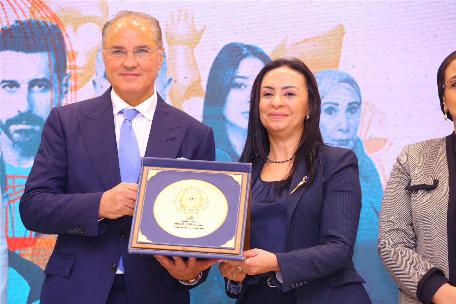 وزيرة التضامن تكرم نجوم وصناع مسلسل "لام شمسية" 14 وزيرة التضامن تكرم نجوم وصناع مسلسل "لام شمسية"