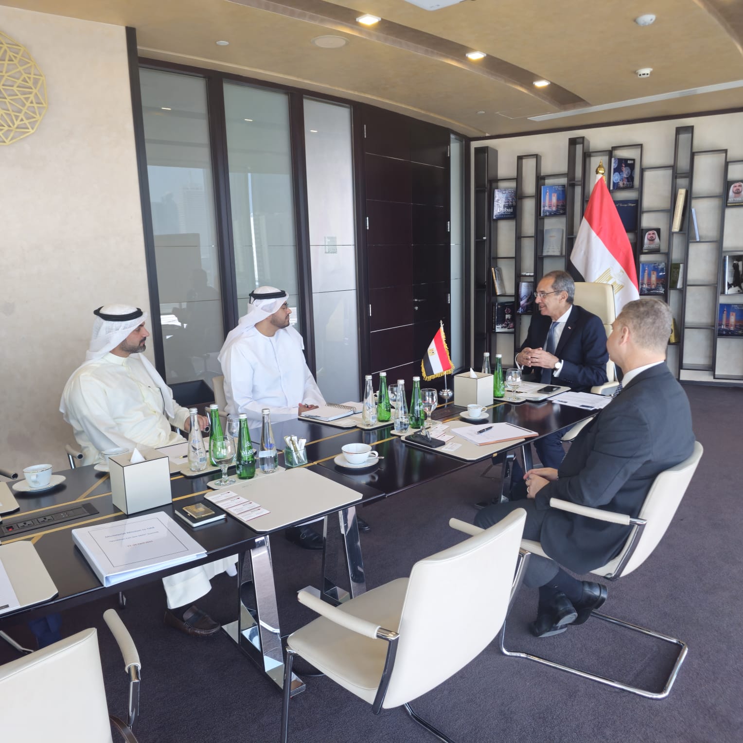 وزير الاتصالات يعقد مباحثات بدبي مع مسؤولين دوليين لبحث فرص الاستثمار 5 وزير الاتصالات يعقد مباحثات بدبي مع مسؤولين دوليين لبحث فرص الاستثمار