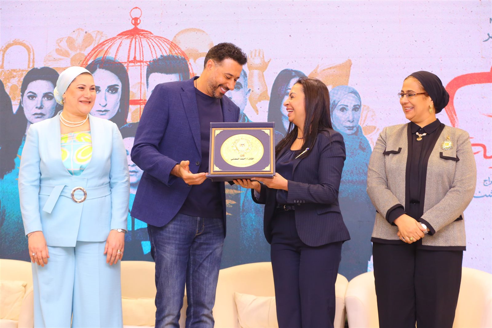 وزيرة التضامن تكرم نجوم وصناع مسلسل "لام شمسية" 31 وزيرة التضامن تكرم نجوم وصناع مسلسل "لام شمسية"