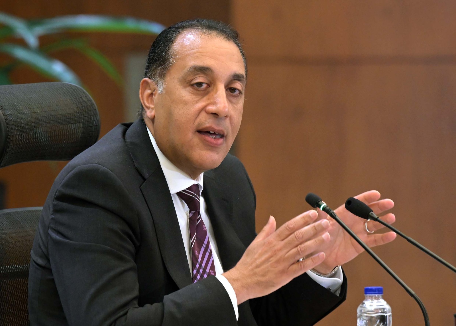 عقب اجتماع مجلس الوزراء| "مدبولي": بدأنا التشغيل التجريبي لمنطقة الأهرام ونحاول وضع الأمر في نصابه السليم وبطريقة حضارية.. ويؤكد: نسعى للاستفادة من منطقة مربع الوزارات ووسط البلد