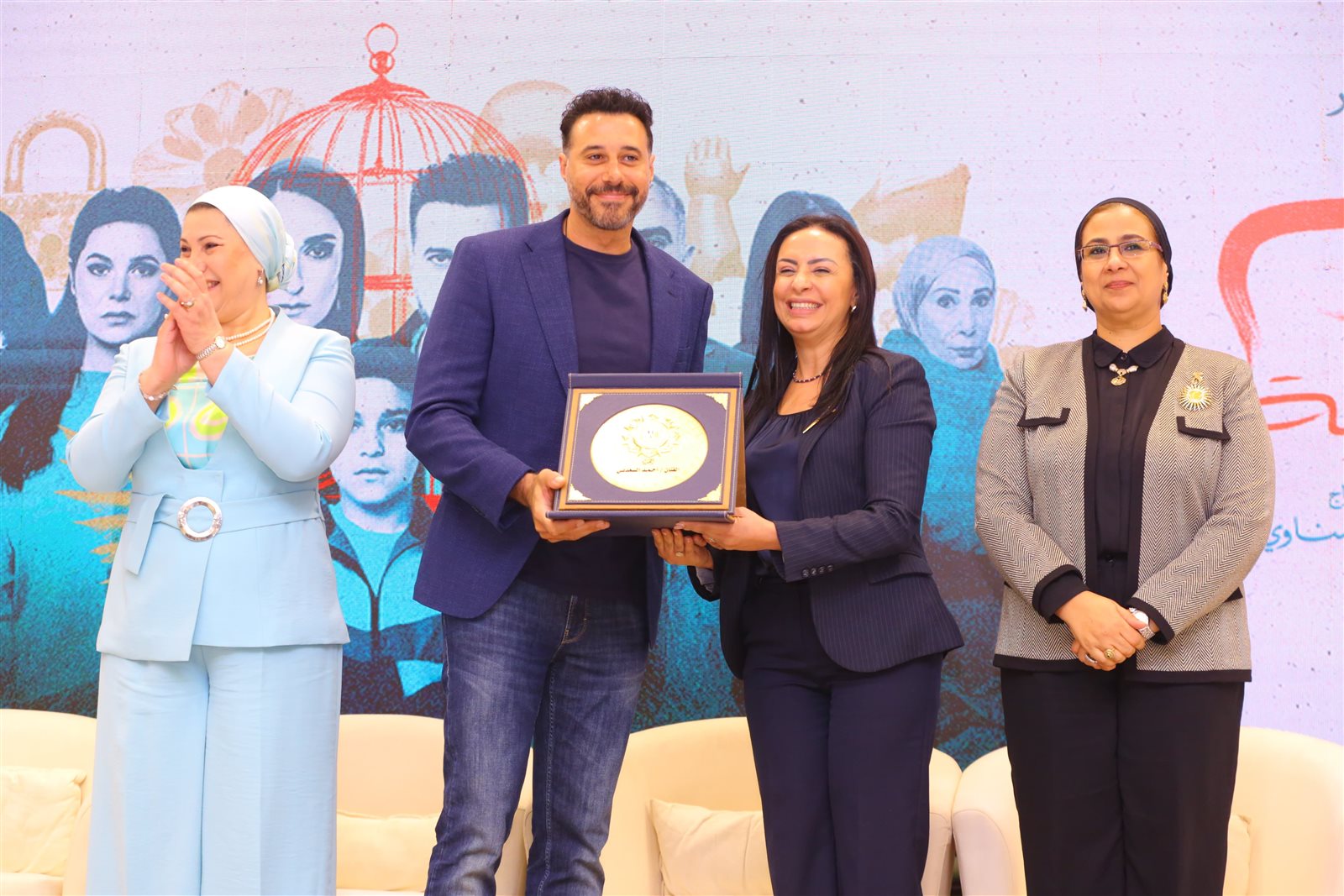 وزيرة التضامن تكرم نجوم وصناع مسلسل "لام شمسية" 2 وزيرة التضامن تكرم نجوم وصناع مسلسل "لام شمسية"