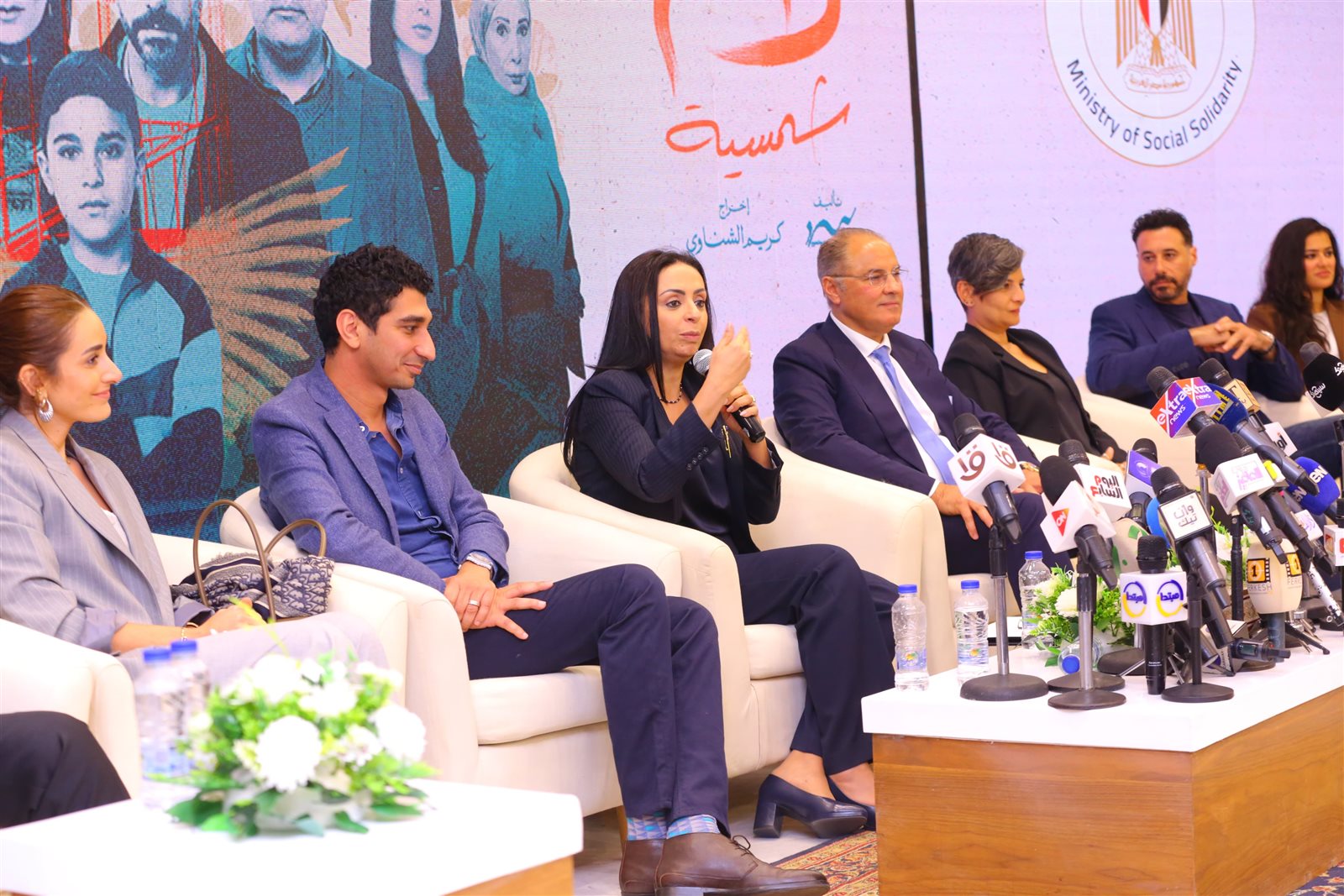 وزيرة التضامن تكرم نجوم وصناع مسلسل "لام شمسية" 4 وزيرة التضامن تكرم نجوم وصناع مسلسل "لام شمسية"
