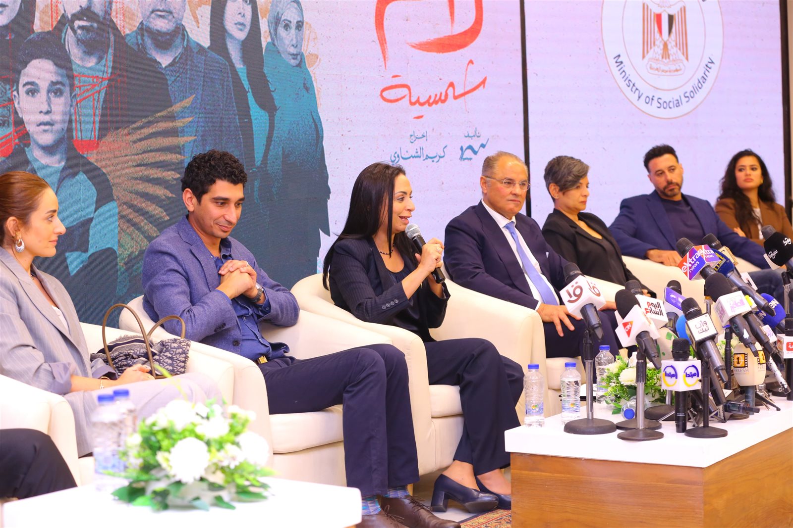وزيرة التضامن تكرم نجوم وصناع مسلسل "لام شمسية" 27 وزيرة التضامن تكرم نجوم وصناع مسلسل "لام شمسية"