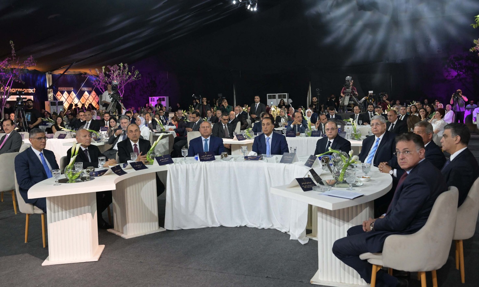 رئيس الوزراء يشهد احتفالية هيئة الدواء بالمتحف المصري الكبير لحصولها على اعتماد منظمة الصحة العالمية في مجال الدواء.. صور 1 رئيس الوزراء يشهد احتفالية هيئة الدواء بالمتحف المصري الكبير لحصولها على اعتماد منظمة الصحة العالمية في مجال الدواء.. صور