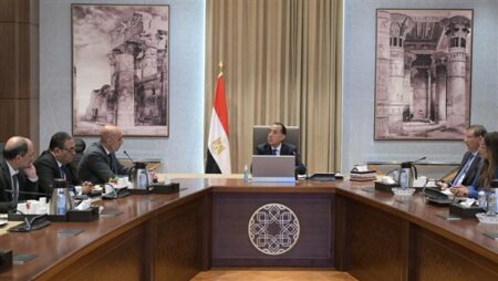 رئيس الوزراء يناقش إشراك القطاع الخاص في إدارة وتشغيل المدارس الفنية الزراعية