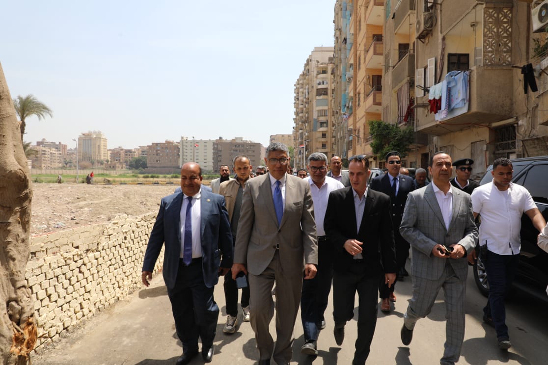 محافظ الجيزة: رصف وتطوير شامل لشارع أوتوسبير بالطالبية 4 محافظ الجيزة: رصف وتطوير شامل لشارع أوتوسبير بالطالبية