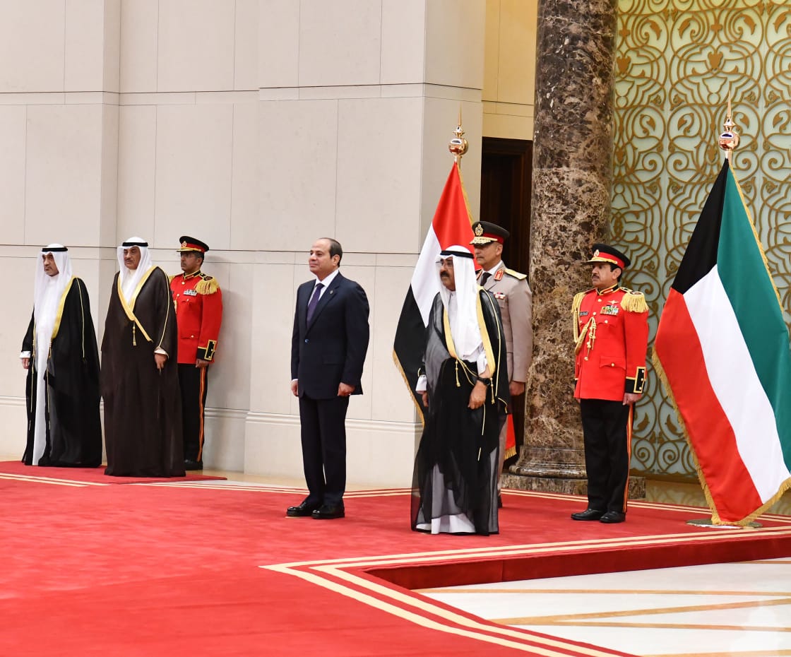 12 صورة ترصد وصول الرئيس السيسي الكويت.. والشيخ مشعل في مقدمة مستقبليه 5 12 صورة ترصد وصول الرئيس السيسي الكويت.. والشيخ مشعل في مقدمة مستقبليه