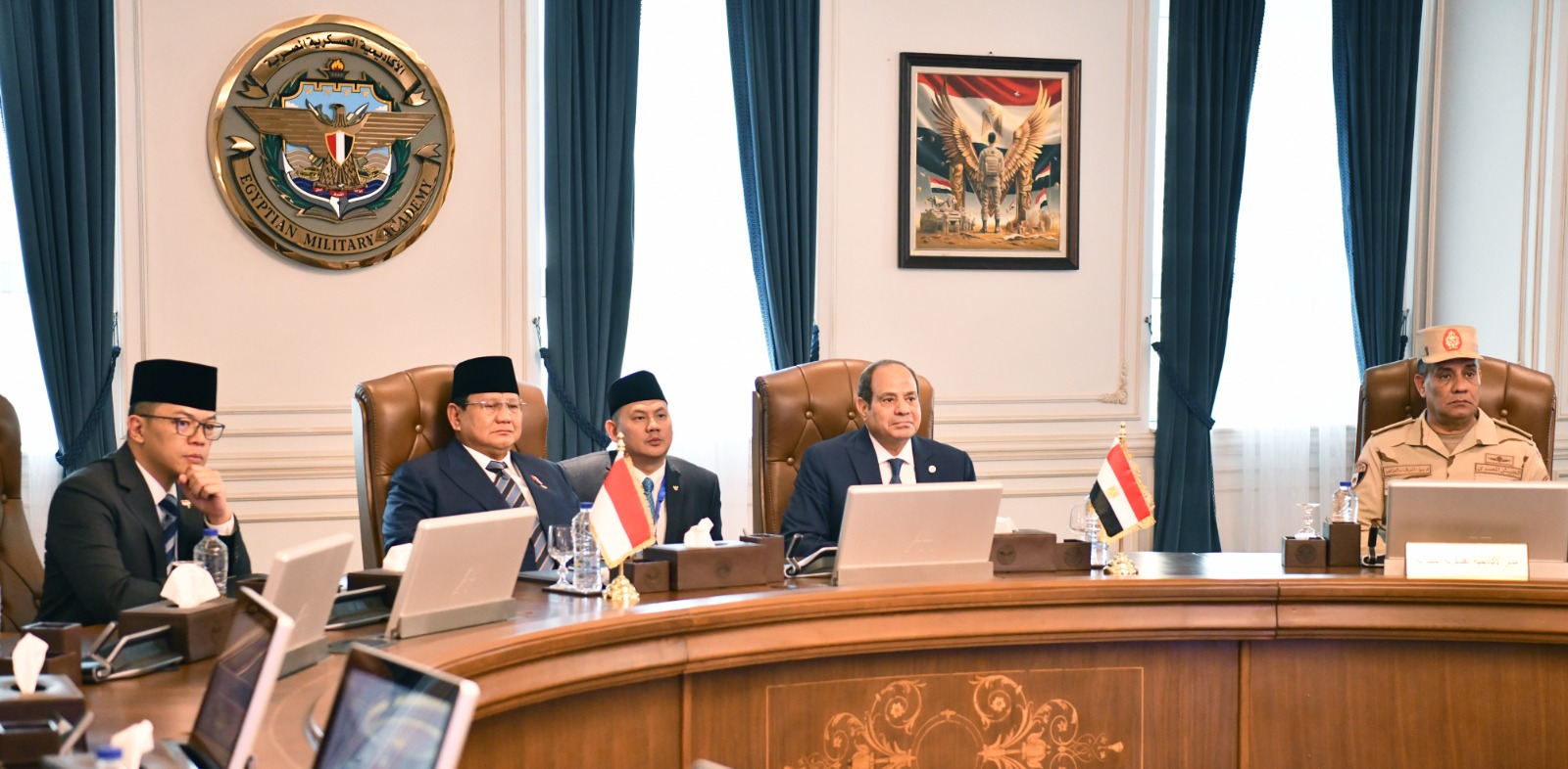 السيسي يعقد مباحثات مع الرئيس الإندونيسي ويصطحبه إلى الأكاديمية العسكرية.. فيديو وصور 23 السيسي يعقد مباحثات مع الرئيس الإندونيسي ويصطحبه إلى الأكاديمية العسكرية.. فيديو وصور