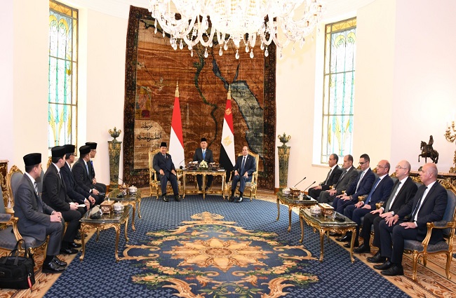 السيسي يعقد مباحثات مع الرئيس الإندونيسي ويصطحبه إلى الأكاديمية العسكرية.. فيديو وصور 14 السيسي يعقد مباحثات مع الرئيس الإندونيسي ويصطحبه إلى الأكاديمية العسكرية.. فيديو وصور