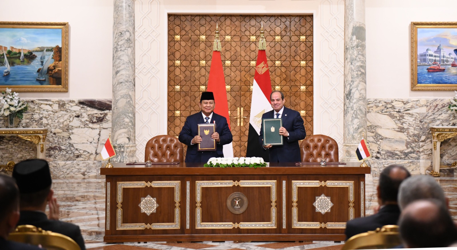 السيسي يعقد مباحثات مع الرئيس الإندونيسي ويصطحبه إلى الأكاديمية العسكرية.. فيديو وصور 1 السيسي يعقد مباحثات مع الرئيس الإندونيسي ويصطحبه إلى الأكاديمية العسكرية.. فيديو وصور