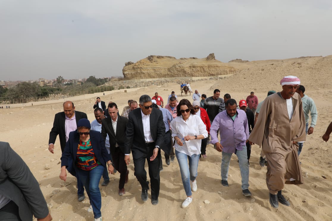 "النجار" يتابع التشغيل التجريبي لمشروع تطوير الخدمات بالمنطقة الأثرية لأهرامات الجيزة