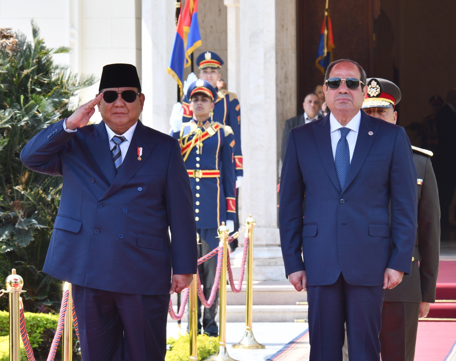 السيسي يعقد مباحثات مع الرئيس الإندونيسي ويصطحبه إلى الأكاديمية العسكرية.. فيديو وصور 8 السيسي يعقد مباحثات مع الرئيس الإندونيسي ويصطحبه إلى الأكاديمية العسكرية.. فيديو وصور