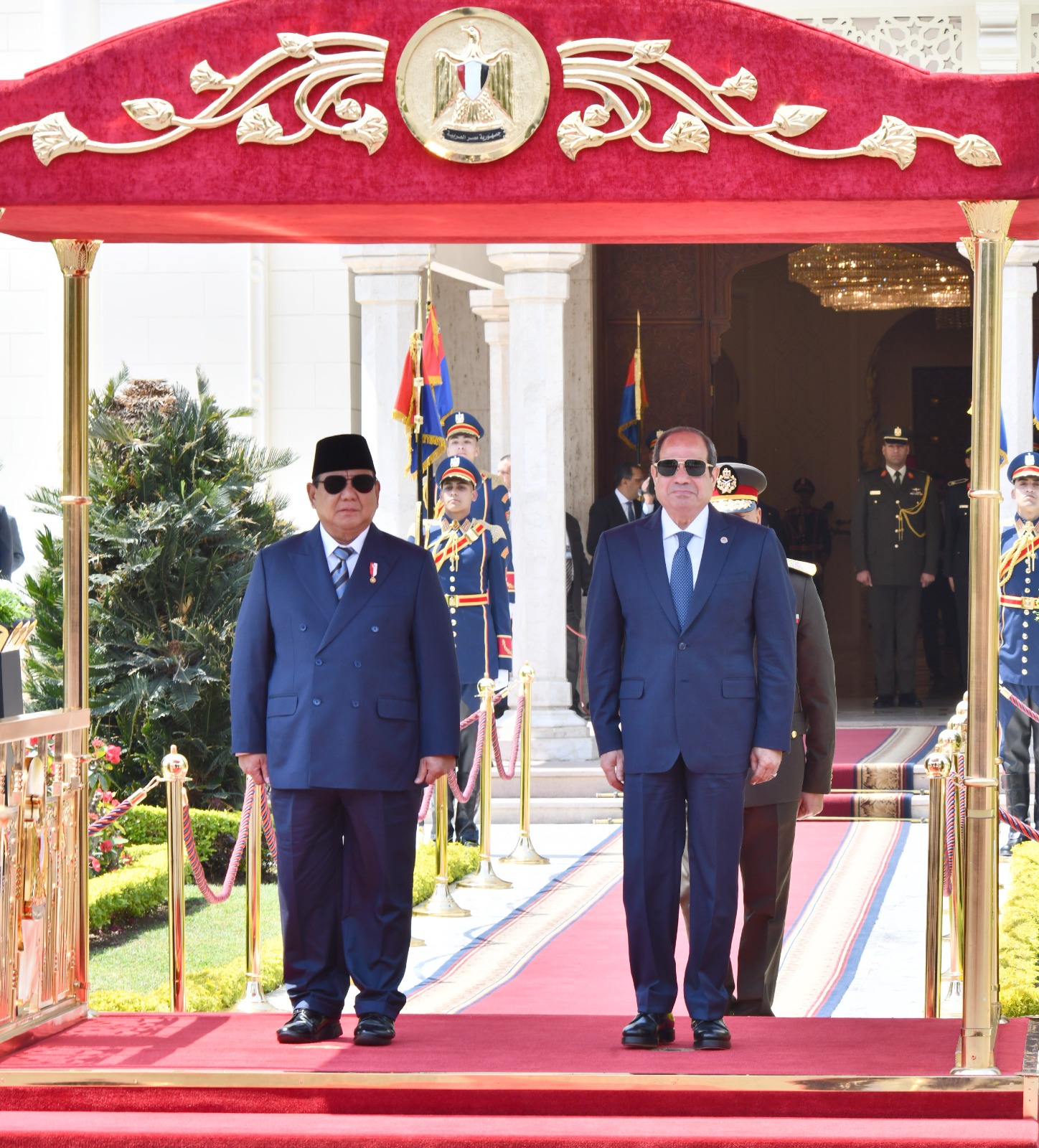 السيسي يعقد مباحثات مع الرئيس الإندونيسي ويصطحبه إلى الأكاديمية العسكرية.. فيديو وصور 6 السيسي يعقد مباحثات مع الرئيس الإندونيسي ويصطحبه إلى الأكاديمية العسكرية.. فيديو وصور