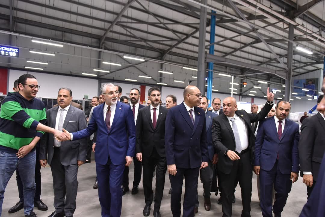 وزير العمل يصطحب نظيره التركي في زيارة إلى شركة "جيد تكستايل" بالعاشر من رمضان 1 وزير العمل يصطحب نظيره التركي في زيارة إلى شركة "جيد تكستايل" بالعاشر من رمضان