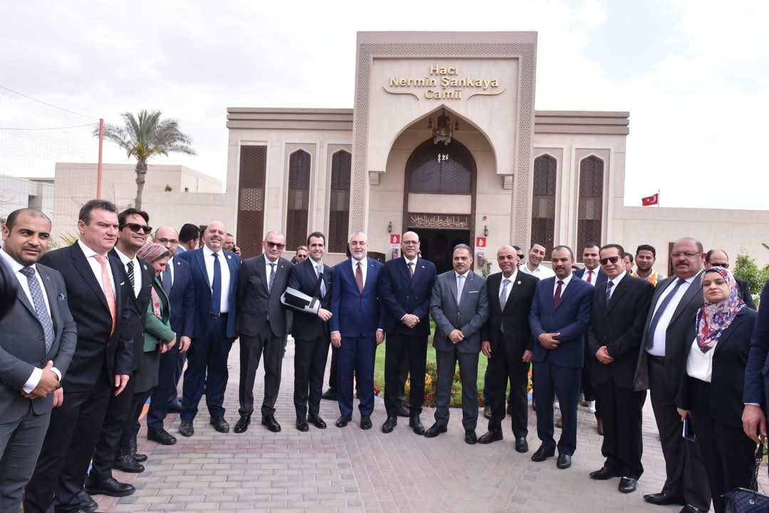وزير العمل يصطحب نظيره التركي في زيارة إلى شركة "جيد تكستايل" بالعاشر من رمضان 3 وزير العمل يصطحب نظيره التركي في زيارة إلى شركة "جيد تكستايل" بالعاشر من رمضان
