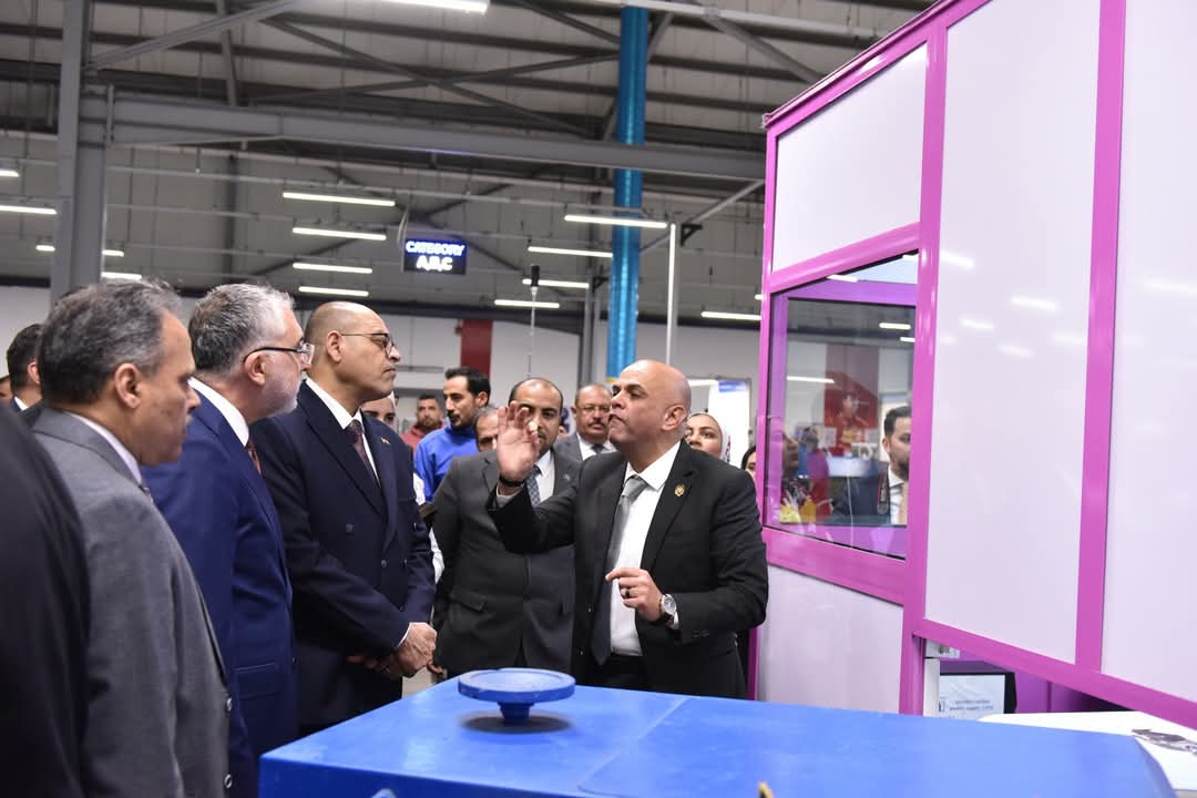 وزير العمل يصطحب نظيره التركي في زيارة إلى شركة "جيد تكستايل" بالعاشر من رمضان 9 وزير العمل يصطحب نظيره التركي في زيارة إلى شركة "جيد تكستايل" بالعاشر من رمضان