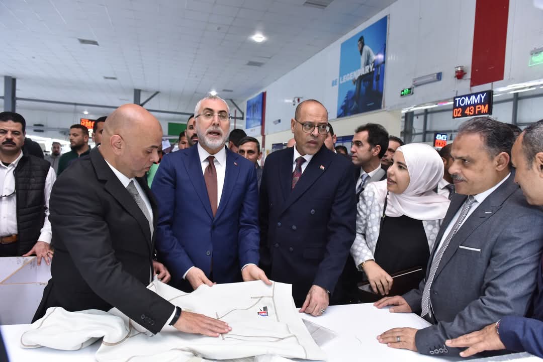 وزير العمل يصطحب نظيره التركي في زيارة إلى شركة "جيد تكستايل" بالعاشر من رمضان 12 وزير العمل يصطحب نظيره التركي في زيارة إلى شركة "جيد تكستايل" بالعاشر من رمضان