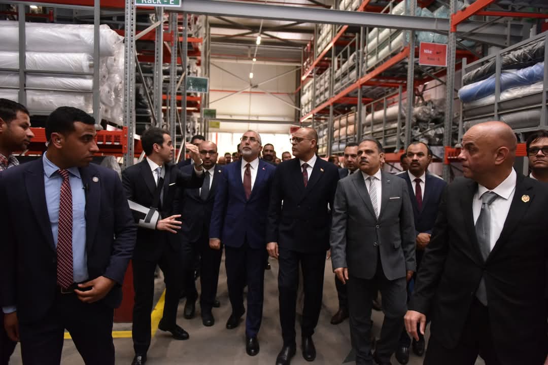 وزير العمل يصطحب نظيره التركي في زيارة إلى شركة "جيد تكستايل" بالعاشر من رمضان 14 وزير العمل يصطحب نظيره التركي في زيارة إلى شركة "جيد تكستايل" بالعاشر من رمضان