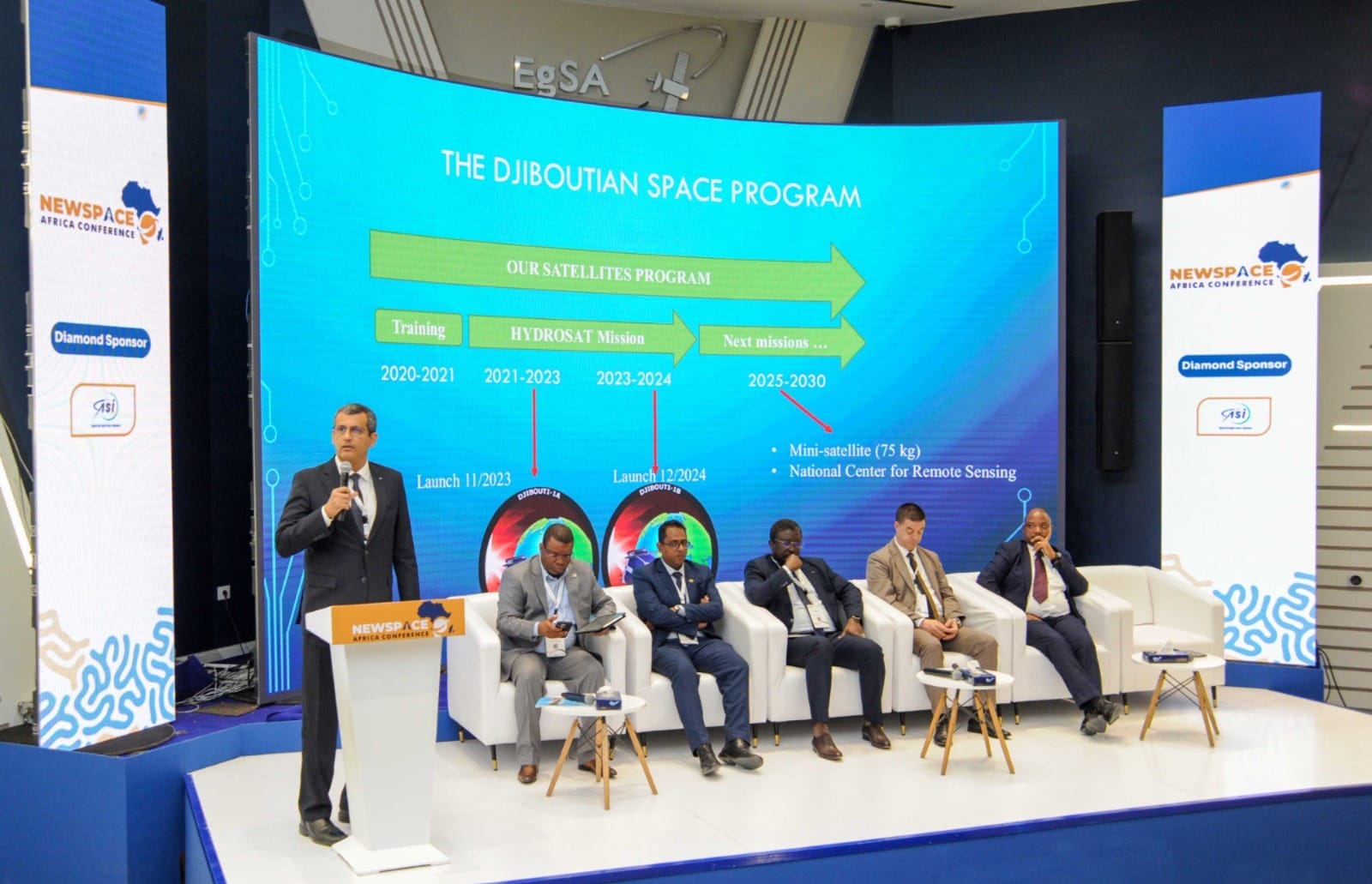 القاهرة تختتم مؤتمر نيوسبيس أفريقيا 2025 بإطلاق مرحلة جديدة من التعاون الفضائي القاري والدولي.. والتوصيات تطالب بدعم المشاريع الناشئة والابتكار في قطاع الفضاء 5 القاهرة تختتم مؤتمر نيوسبيس أفريقيا 2025 بإطلاق مرحلة جديدة من التعاون الفضائي القاري والدولي.. والتوصيات تطالب بدعم المشاريع الناشئة والابتكار في قطاع الفضاء