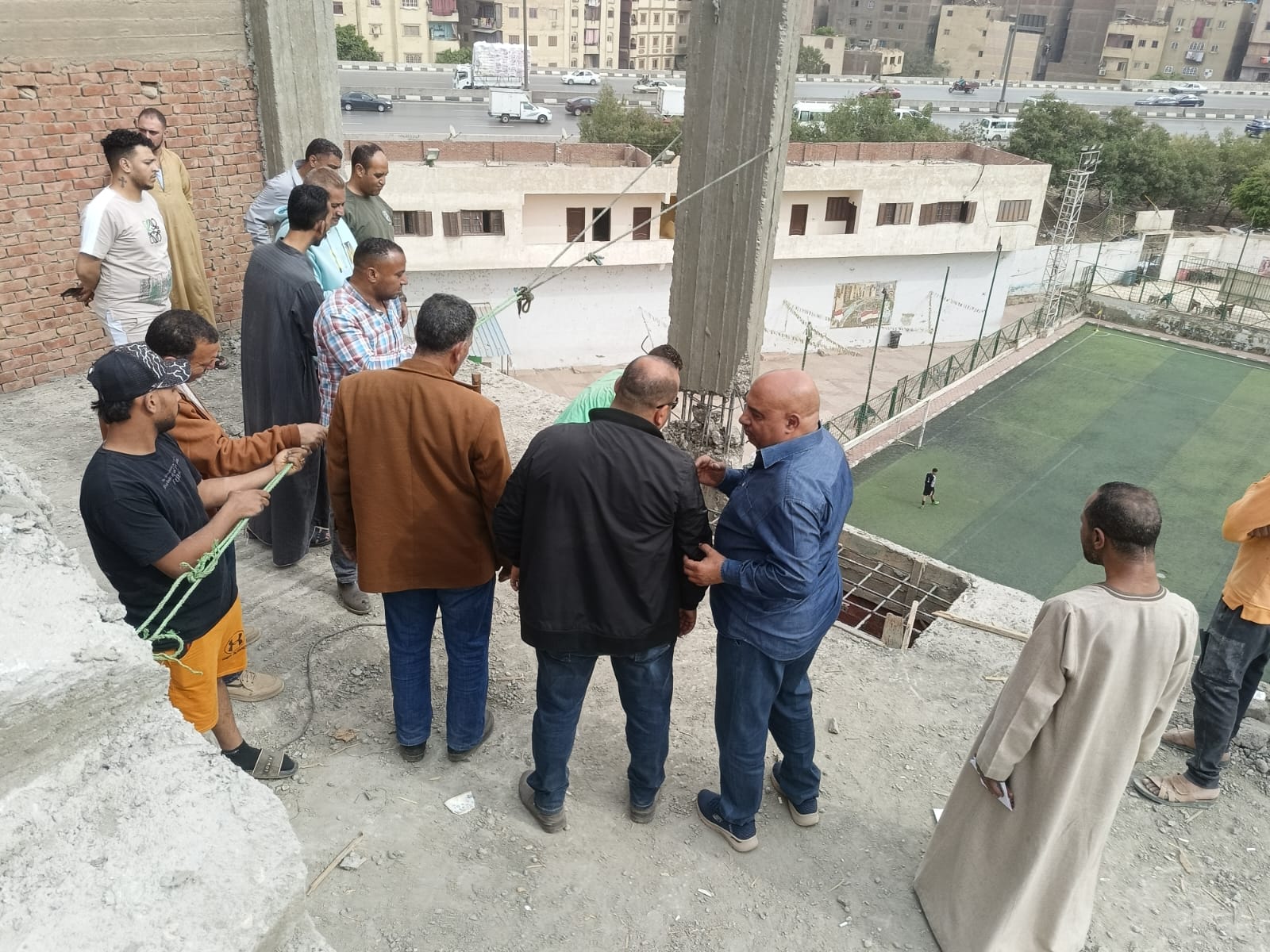 حملة إزالة مخالفات بناء تهدم أعمدة مخالفة بعقار في بشتيل 4 حملة إزالة مخالفات بناء تهدم أعمدة مخالفة بعقار في بشتيل