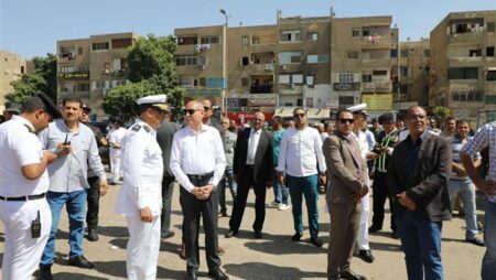 محافظ القاهرة يتابع أعمال إزالة سوق الزلزال العشوائي بالمقطم