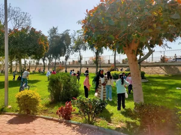 إقبال كبير على زيارة حدائق القناطر الخيرية و"الثقافي الإفريقي" بأسوان خلال عيد الفطر.. صور 4 إقبال كبير على زيارة حدائق القناطر الخيرية و"الثقافي الإفريقي" بأسوان خلال عيد الفطر.. صور