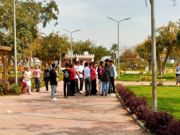 إقبال كبير على زيارة حدائق القناطر الخيرية و"الثقافي الإفريقي" بأسوان خلال عيد الفطر.. صور 5 إقبال كبير على زيارة حدائق القناطر الخيرية و"الثقافي الإفريقي" بأسوان خلال عيد الفطر.. صور