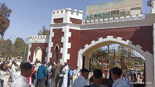 إقبال كبير على زيارة حدائق القناطر الخيرية و"الثقافي الإفريقي" بأسوان خلال عيد الفطر.. صور 1 إقبال كبير على زيارة حدائق القناطر الخيرية و"الثقافي الإفريقي" بأسوان خلال عيد الفطر.. صور