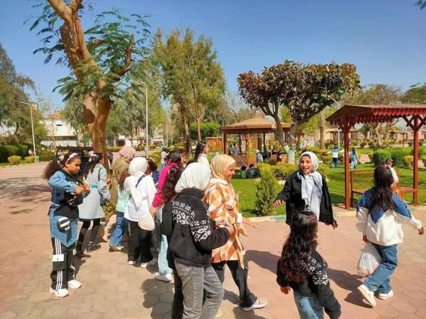 إقبال كبير على زيارة حدائق القناطر الخيرية و"الثقافي الإفريقي" بأسوان خلال عيد الفطر.. صور 3 إقبال كبير على زيارة حدائق القناطر الخيرية و"الثقافي الإفريقي" بأسوان خلال عيد الفطر.. صور