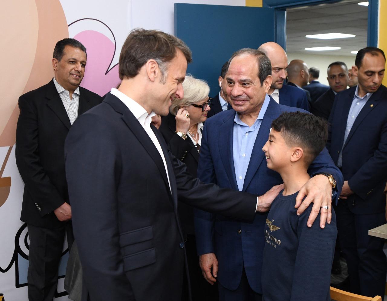 لقاء السيسي وماكرون مع المصابين الفلسطينيين بمستشفي العريش.. شاهد 9 لقاء السيسي وماكرون مع المصابين الفلسطينيين بمستشفي العريش.. شاهد