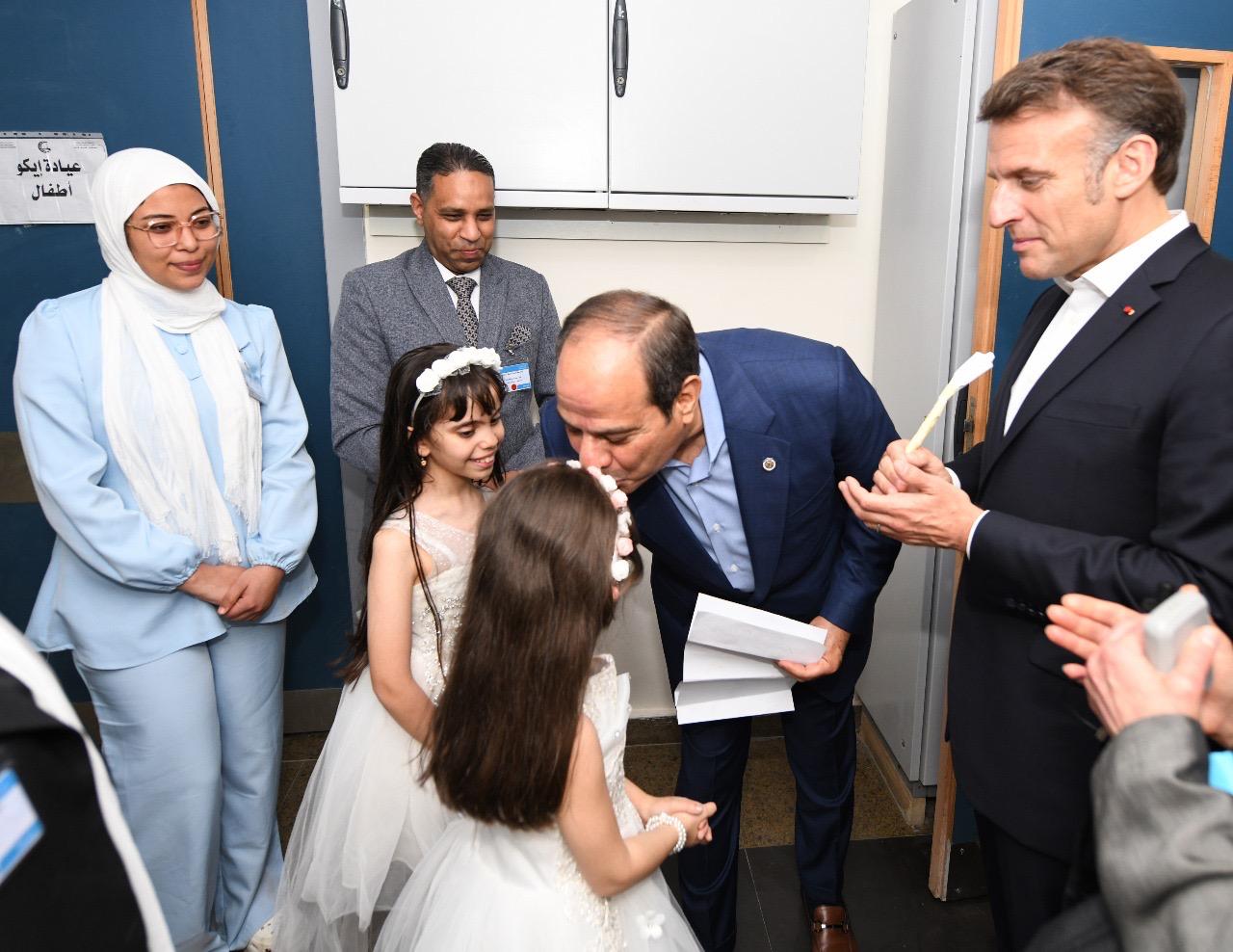 لقاء السيسي وماكرون مع المصابين الفلسطينيين بمستشفي العريش.. شاهد 11 لقاء السيسي وماكرون مع المصابين الفلسطينيين بمستشفي العريش.. شاهد
