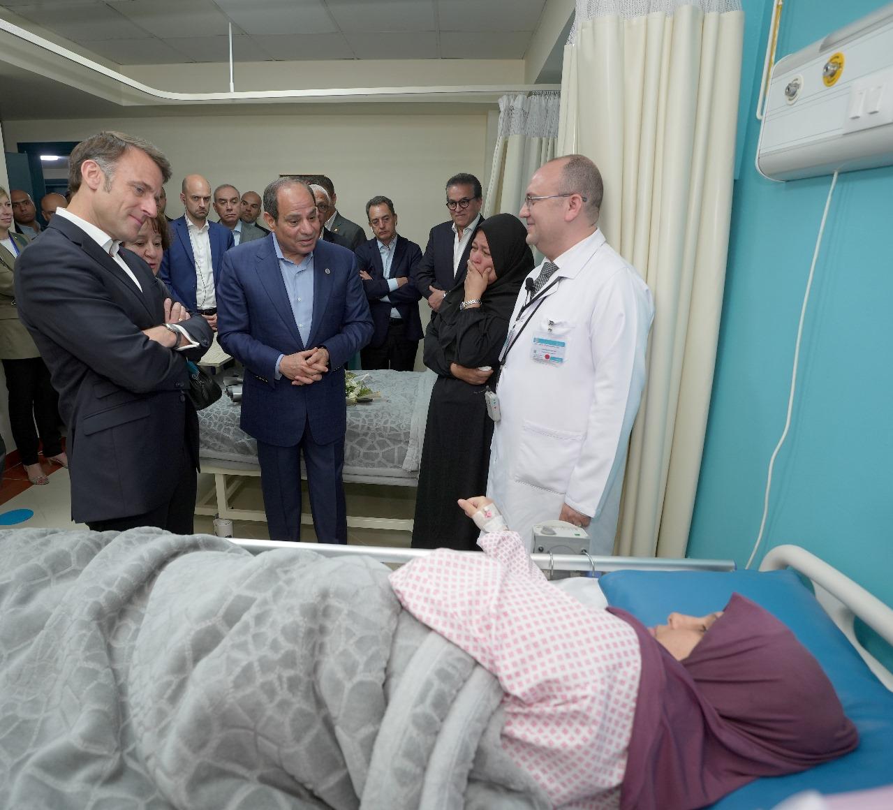 لقاء السيسي وماكرون مع المصابين الفلسطينيين بمستشفي العريش.. شاهد 26 لقاء السيسي وماكرون مع المصابين الفلسطينيين بمستشفي العريش.. شاهد