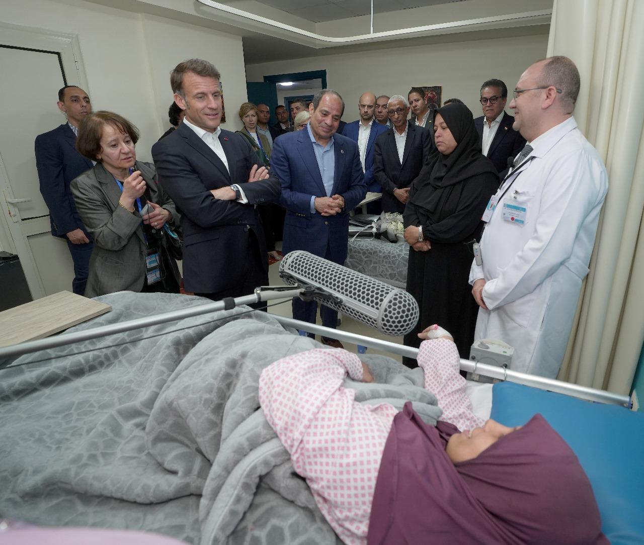 لقاء السيسي وماكرون مع المصابين الفلسطينيين بمستشفي العريش.. شاهد 23 لقاء السيسي وماكرون مع المصابين الفلسطينيين بمستشفي العريش.. شاهد
