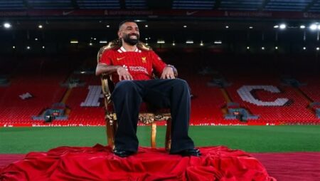ملك ليفربول.. أول تعليق من محمد صلاح بعد تجديد عقده مع الريدز