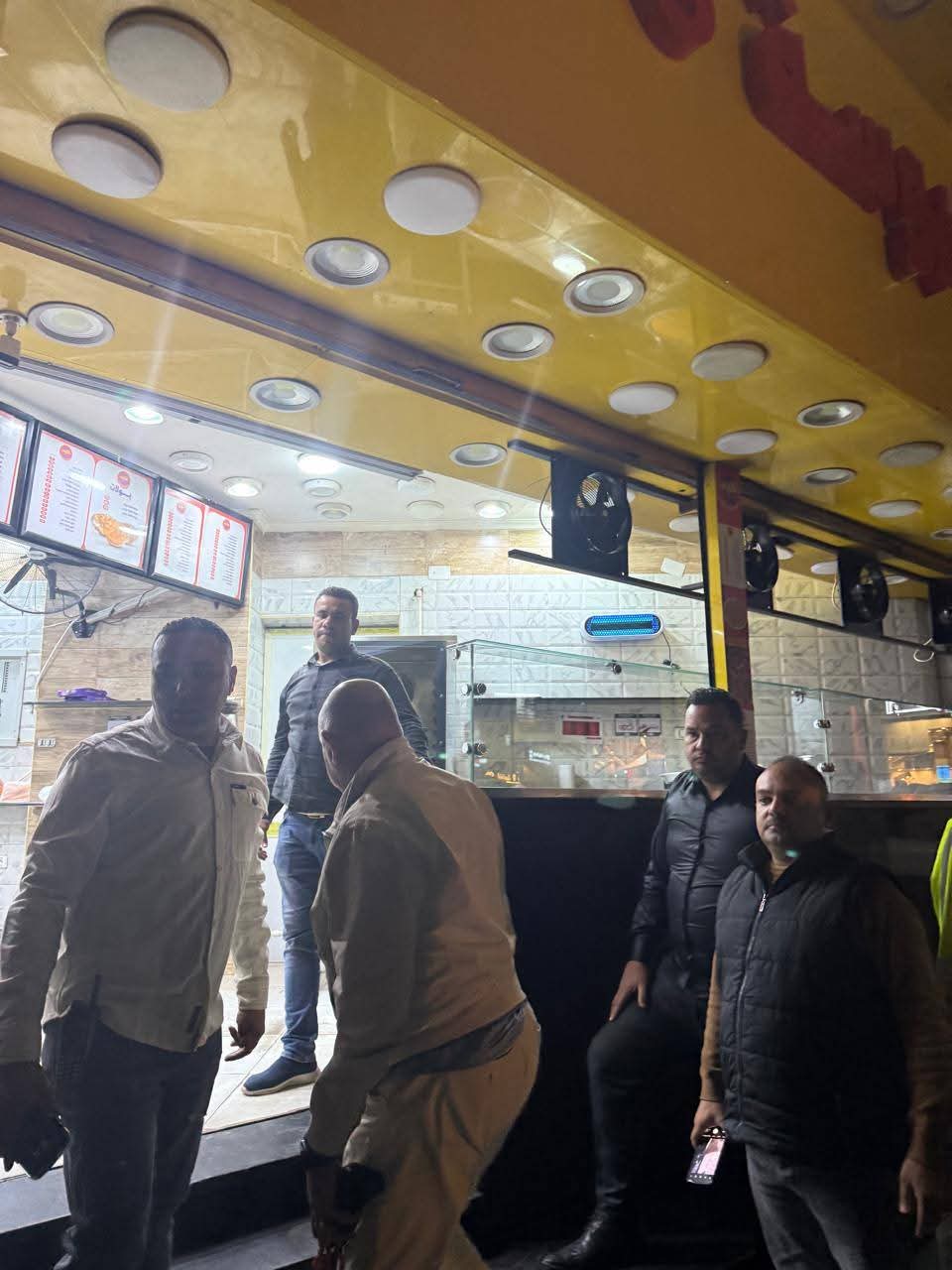 أبرزها «كرم الشام وبالبن».. تفاصيل غلق وتشميع مطاعم ومحال مخالفة بشارع فيصل بالعمرانية 2 أبرزها «كرم الشام وبالبن».. تفاصيل غلق وتشميع مطاعم ومحال مخالفة بشارع فيصل بالعمرانية