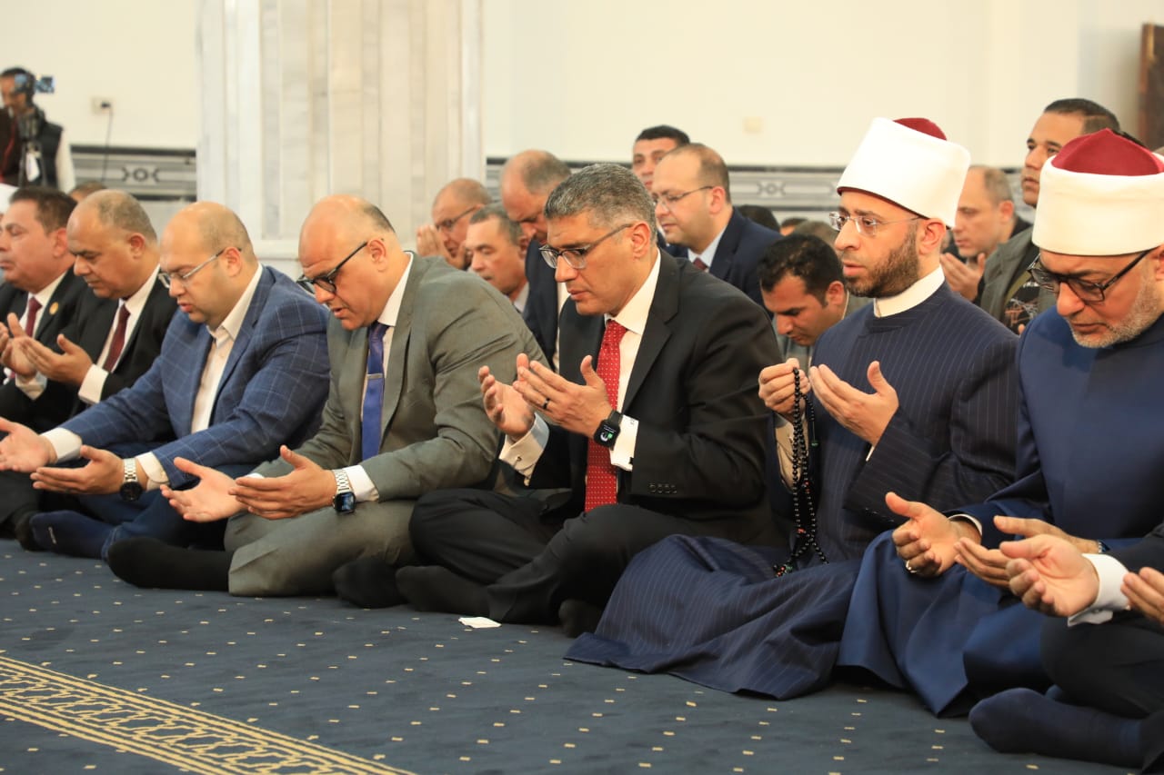 وزير الأوقاف ومحافظ الجيزة يفتتحان مسجد النور بقرية عرب أبو عريضة بالصف.. صور 2 وزير الأوقاف ومحافظ الجيزة يفتتحان مسجد النور بقرية عرب أبو عريضة بالصف.. صور