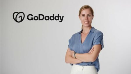 GoDaddy  تطلق "Show in Bio" لدعم الشركات الصغيرة عبر وسائل التواصل الاجتماعي