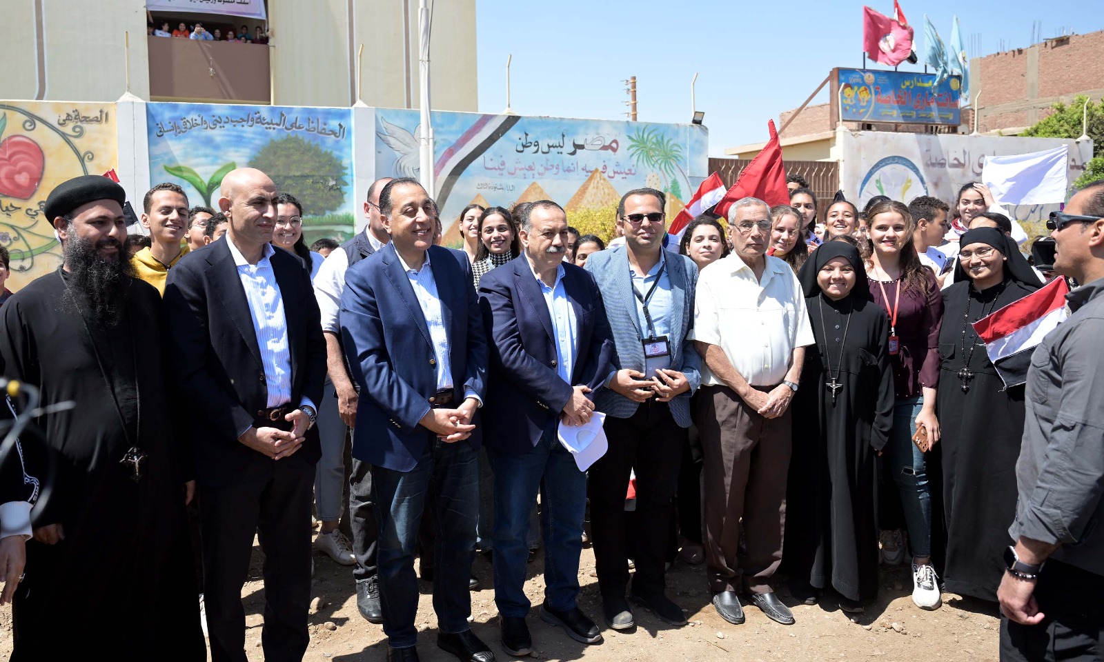 رئيس الوزراء يستأنف جولاته بالمحافظات ويبدأ تفقد عدد من المشروعات الخدمية والتنموية بأسيوط.. صور 4 رئيس الوزراء يستأنف جولاته بالمحافظات ويبدأ تفقد عدد من المشروعات الخدمية والتنموية بأسيوط.. صور