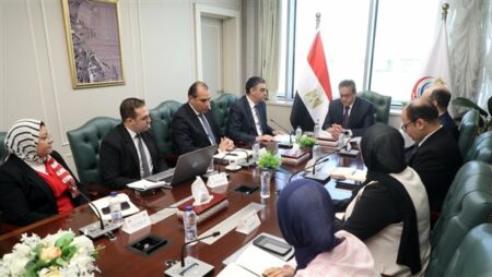 وزير الصحة يبحث مستجدات إنشاء مراكز تدريب لتصنيع اللقاحات بأفريقيا