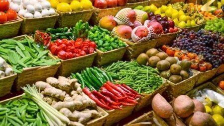 سعر الخضراوات والفاكهة مساء اليوم الجمعة 18 إبريل 2025