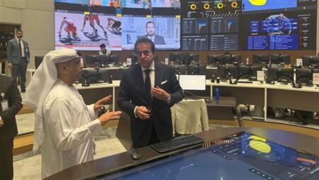 «عبد الغفار» يتفقد دائرة الصحة بأبوظبي.. ويؤكد العمل على نقل التجربة إلى مصر