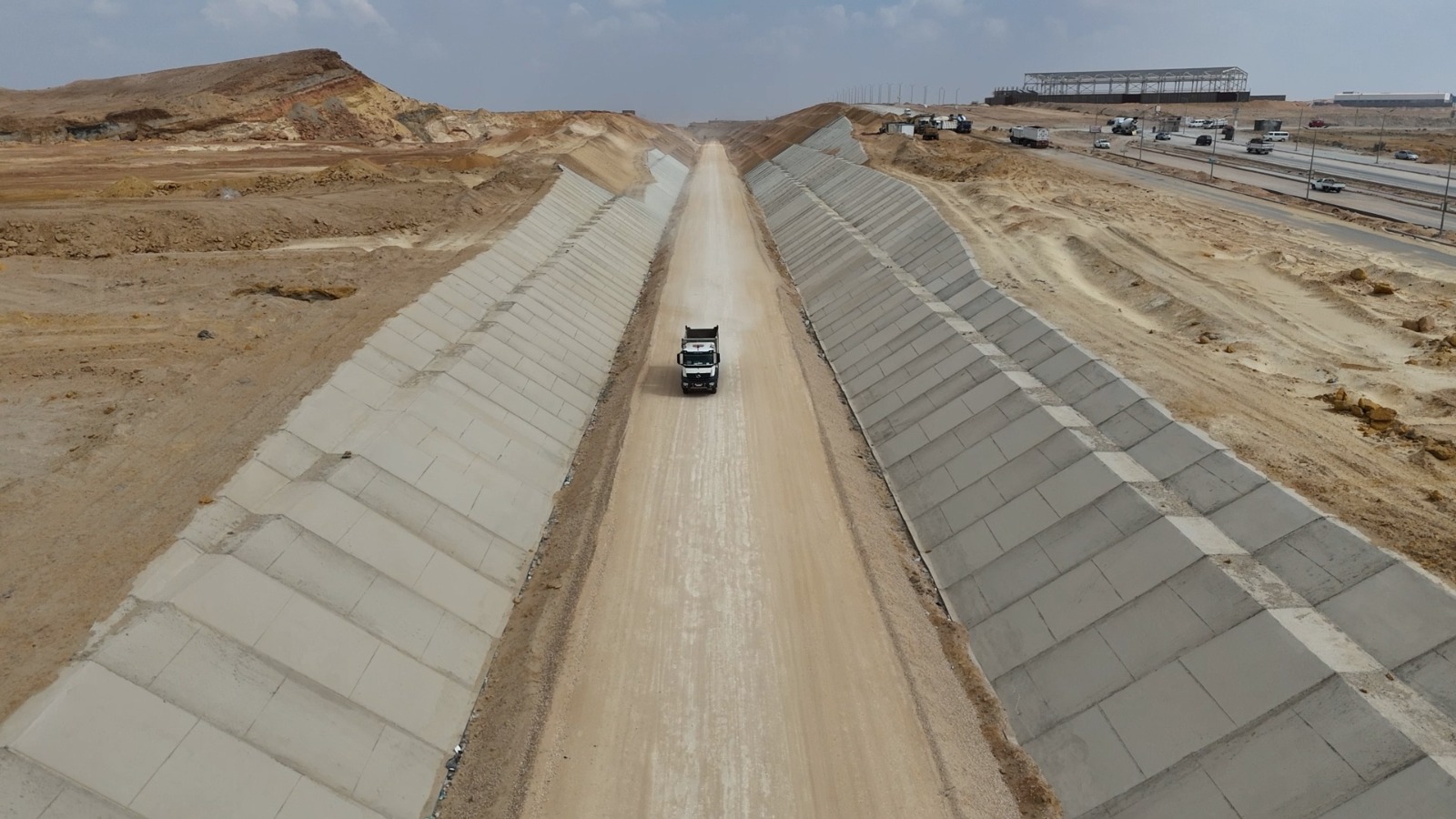 بالصور.. أعمال تنفيذ مشروع خط سكة حديد "الروبيكى/العاشر من رمضان/بلبيس"