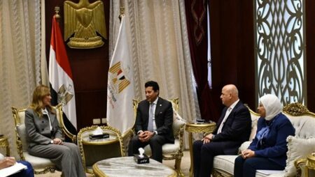 وزير الشباب يلتقي المدير التنفيذي للأكاديمية الوطنية للتدريب لتعزيز التعاون المشترك