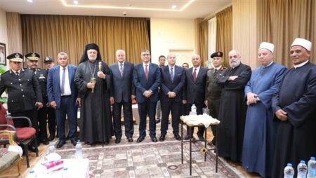 محافظ الجيزة يزور الكنيسة الكاثوليكية للتهنئة بمناسبة عيد القيامة المجيد