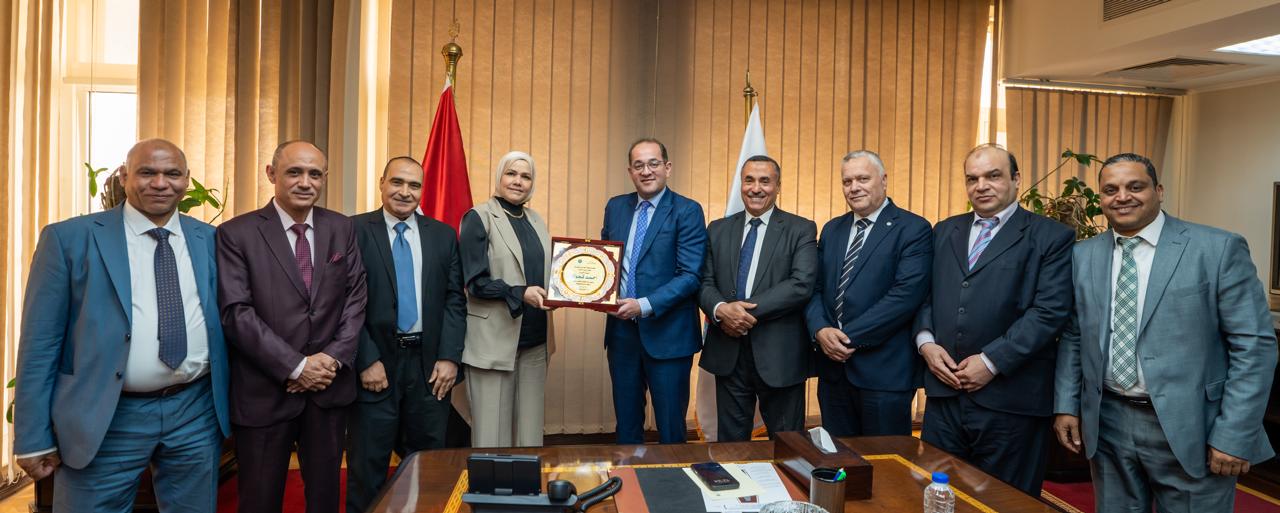 وزير المالية يكرم 7 قيادات ضريبية متميزة تقديرًا لأدائهم في رضاء الممولين 2 وزير المالية يكرم 7 قيادات ضريبية متميزة تقديرًا لأدائهم في رضاء الممولين